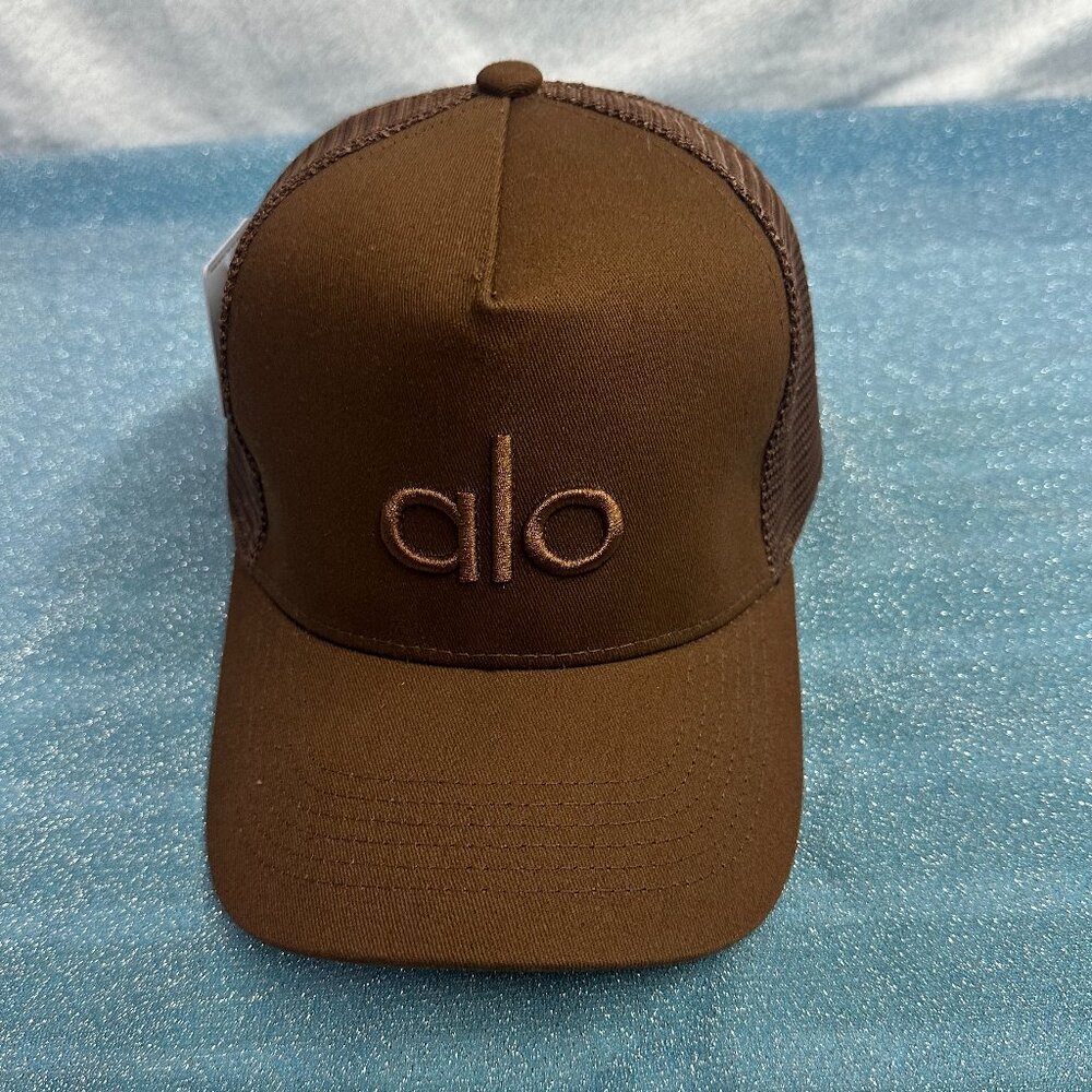 New ALO Yoga White Classic Baseball Cap